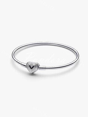 Radiating Heart Clasp Bangle